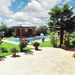 Charming In With Private Pool Umag