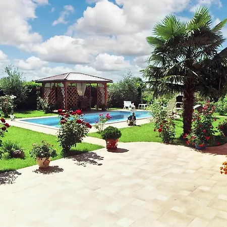 Charming In With Private Pool Umag