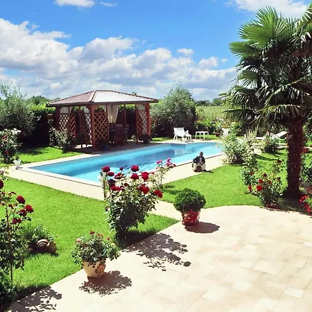 Charming In With Private Pool 别墅 *