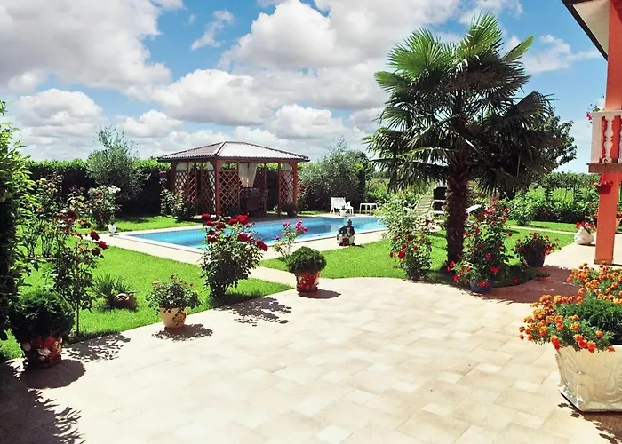 Charming In With Private Pool Umag