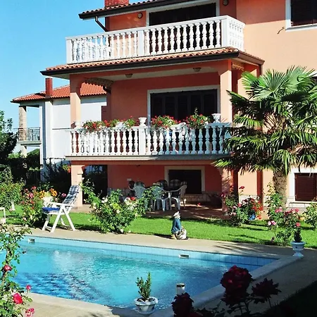 Villa Charming In With Private Pool Umag