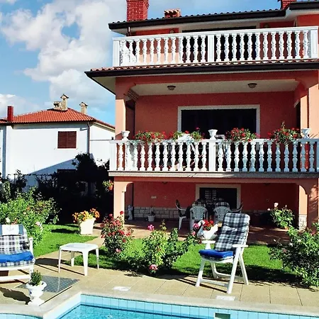 Villa Charming In With Private Pool Umag