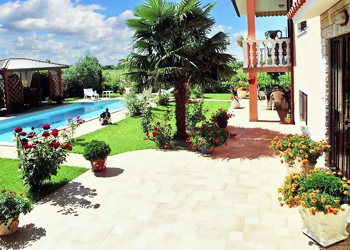 Villa Charming In With Private Pool